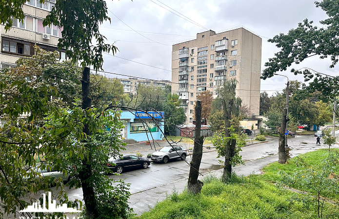 Мукачівська 8