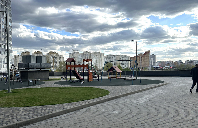  ЖК Лебединий, Ревуцького 40в