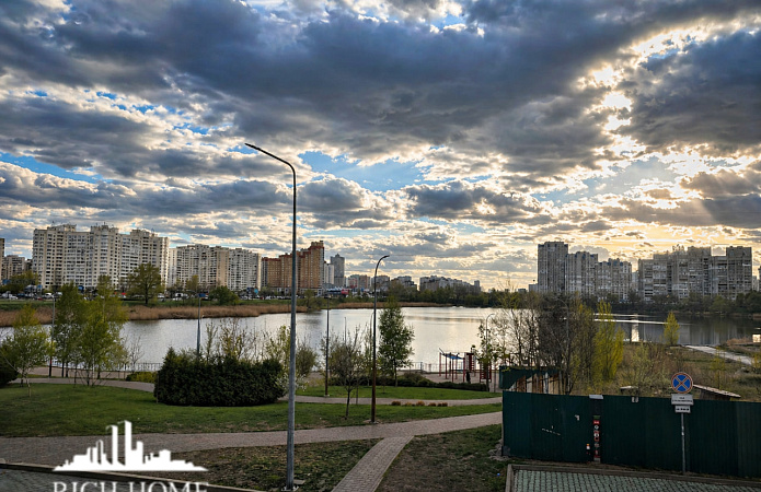  ЖК Лебединий, Ревуцького 40в